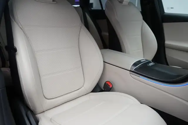 Mercedes-Benz C-Class view 9