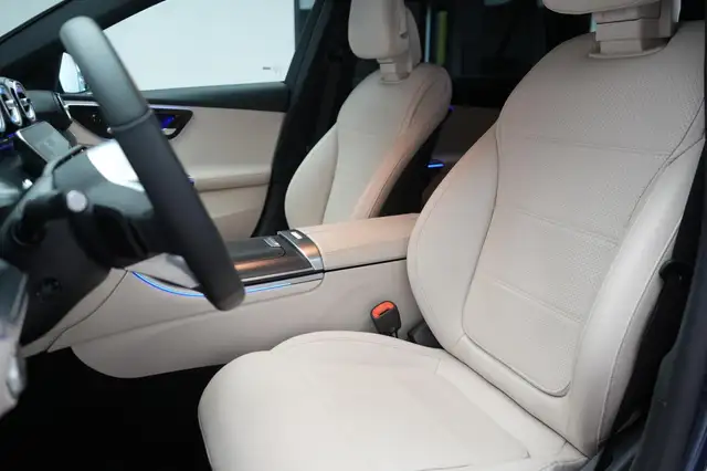 Mercedes-Benz C-Class view 14