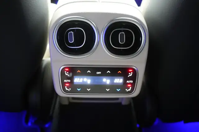 Mercedes-Benz C-Class view 13
