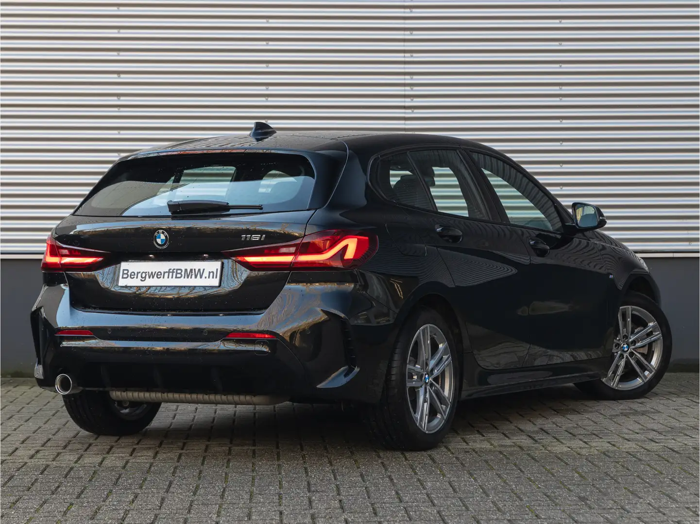 BMW 118 1-serie 118i M-Sport - Live Cockpit Prof - LED - S Zwart - 2