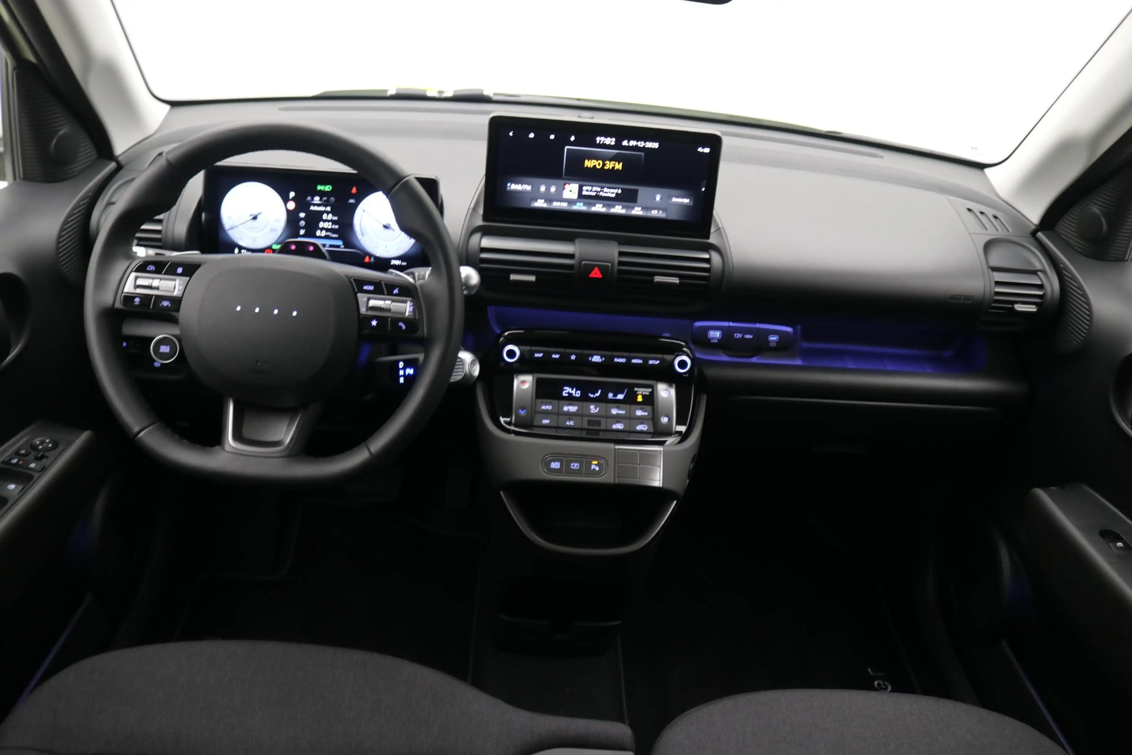Hyundai Inster Evolve 49 kWh / Navigatie / Adaptieve Cruise Contr — photo 2