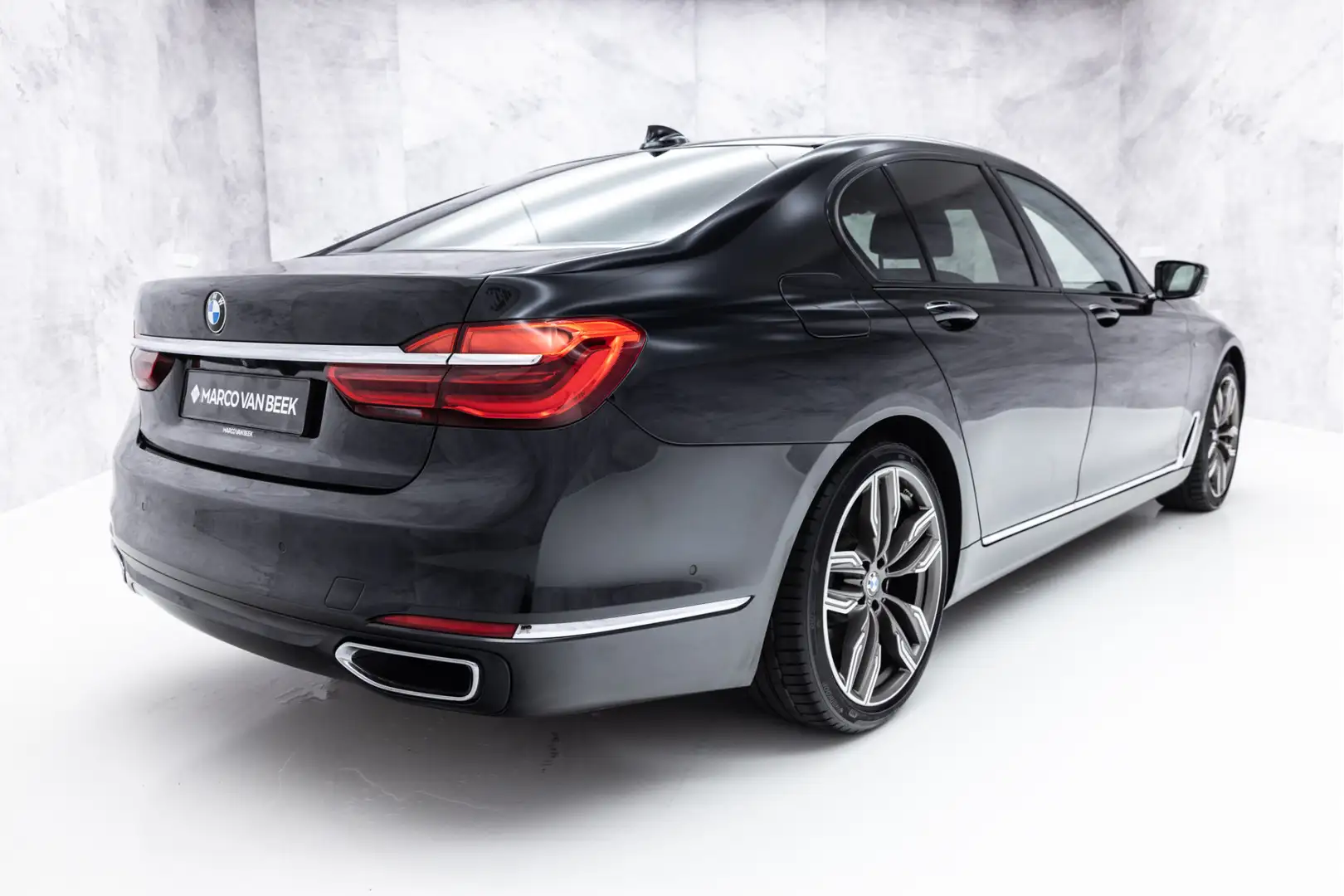 BMW 750 7-serie 750i xDrive High Executive | M-Sport | Sch Чорний - 2