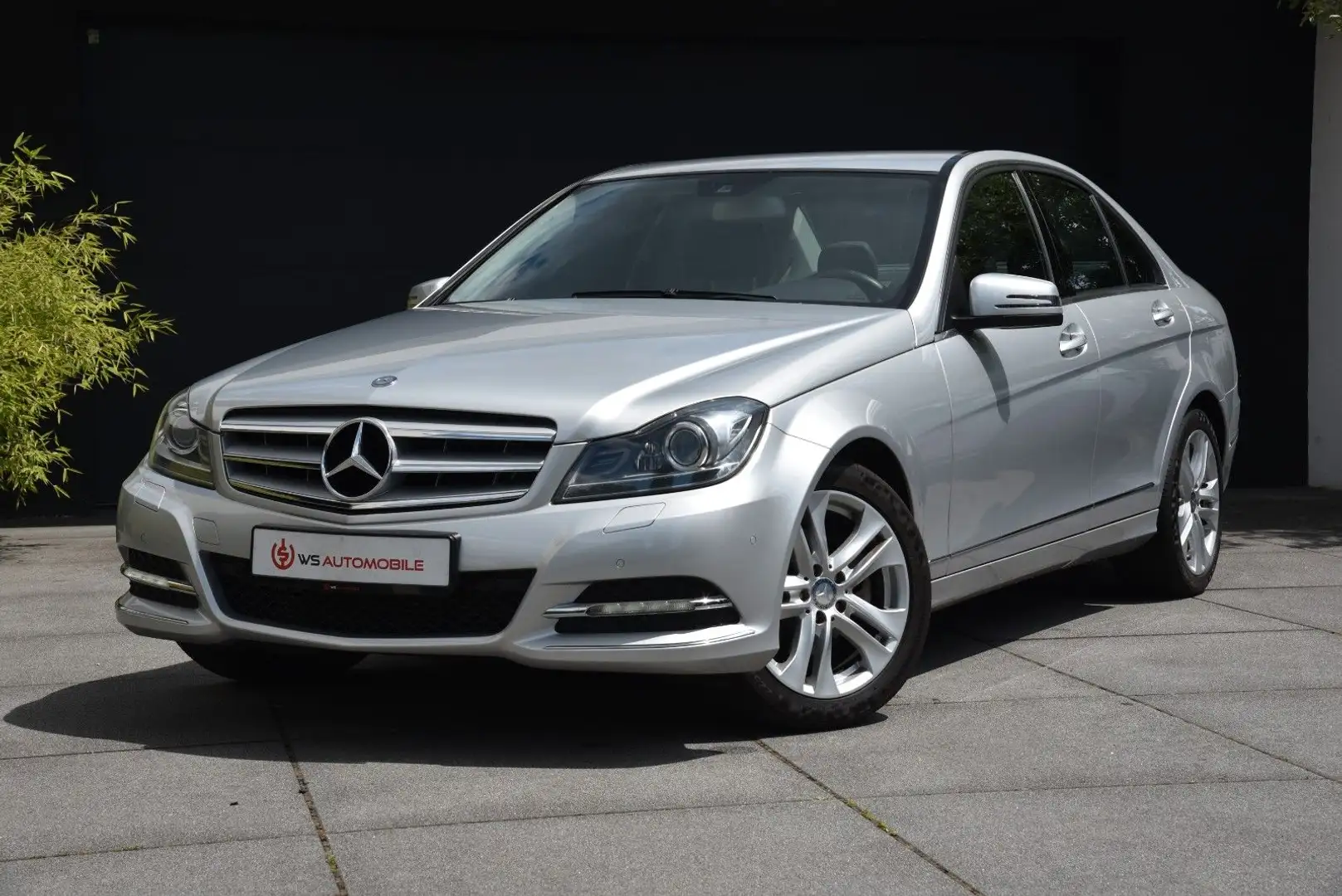 Mercedes-Benz C 200 Lim. BlueEfficiency **XENON/LEDER/AHK** srebrna - 1