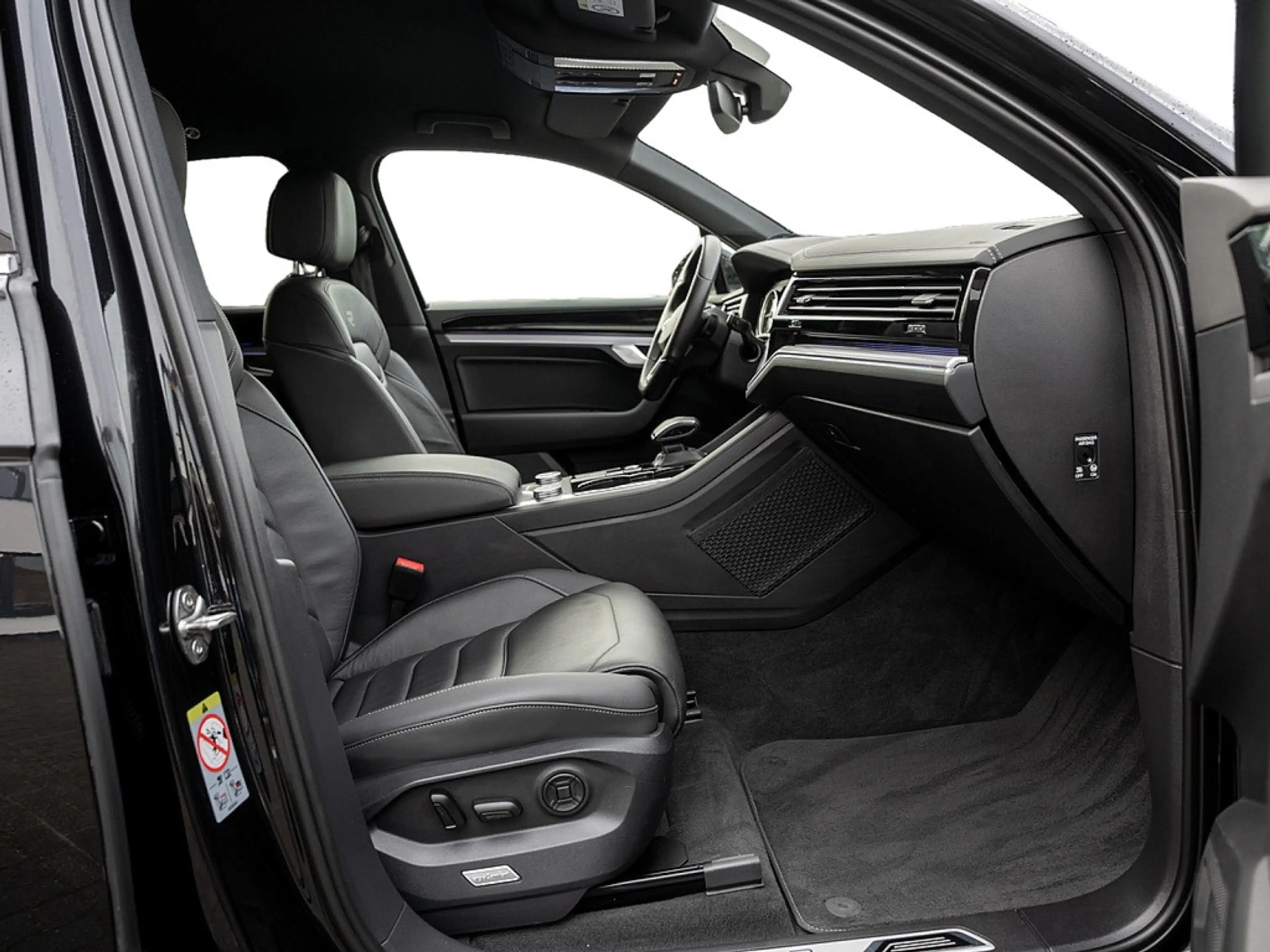 Volkswagen Touareg 3.0 TDI R-Line 4M AHK KAM LUFT GRA PD — photo 3