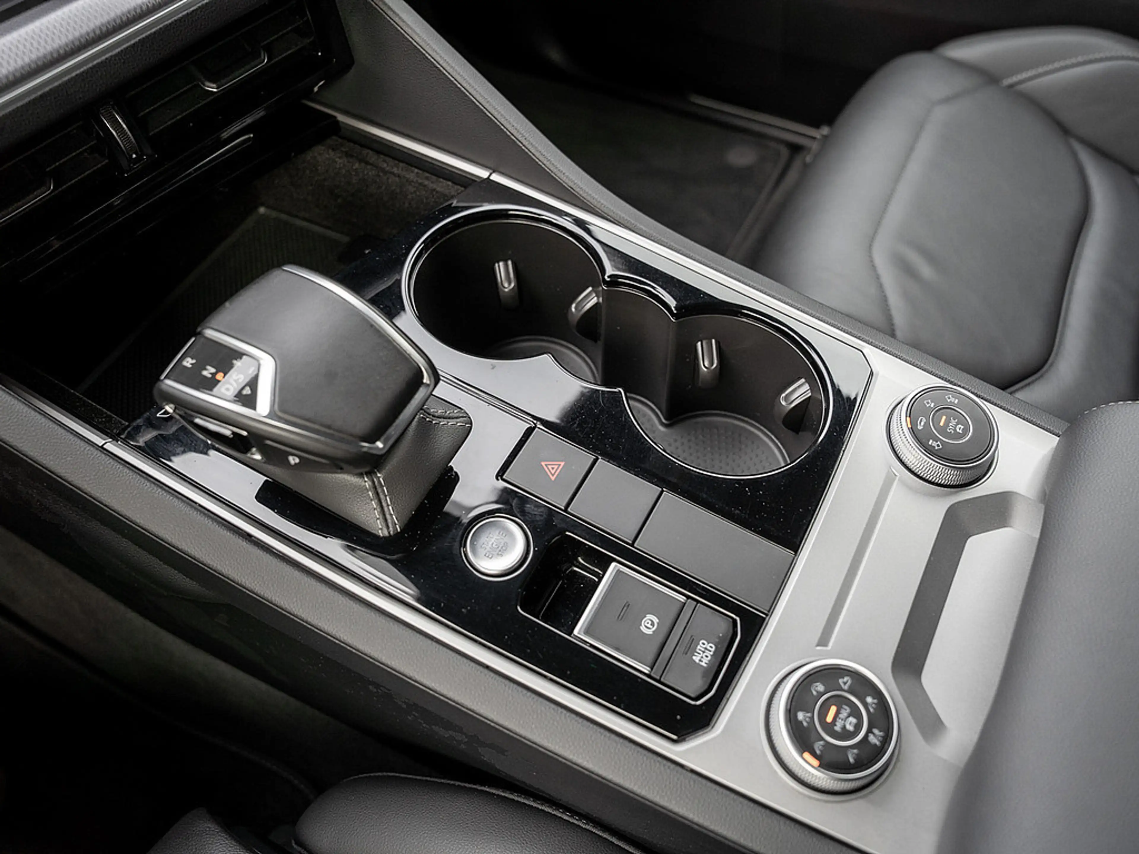Volkswagen Touareg 3.0 TDI R-Line 4M AHK KAM LUFT GRA PD — photo 9