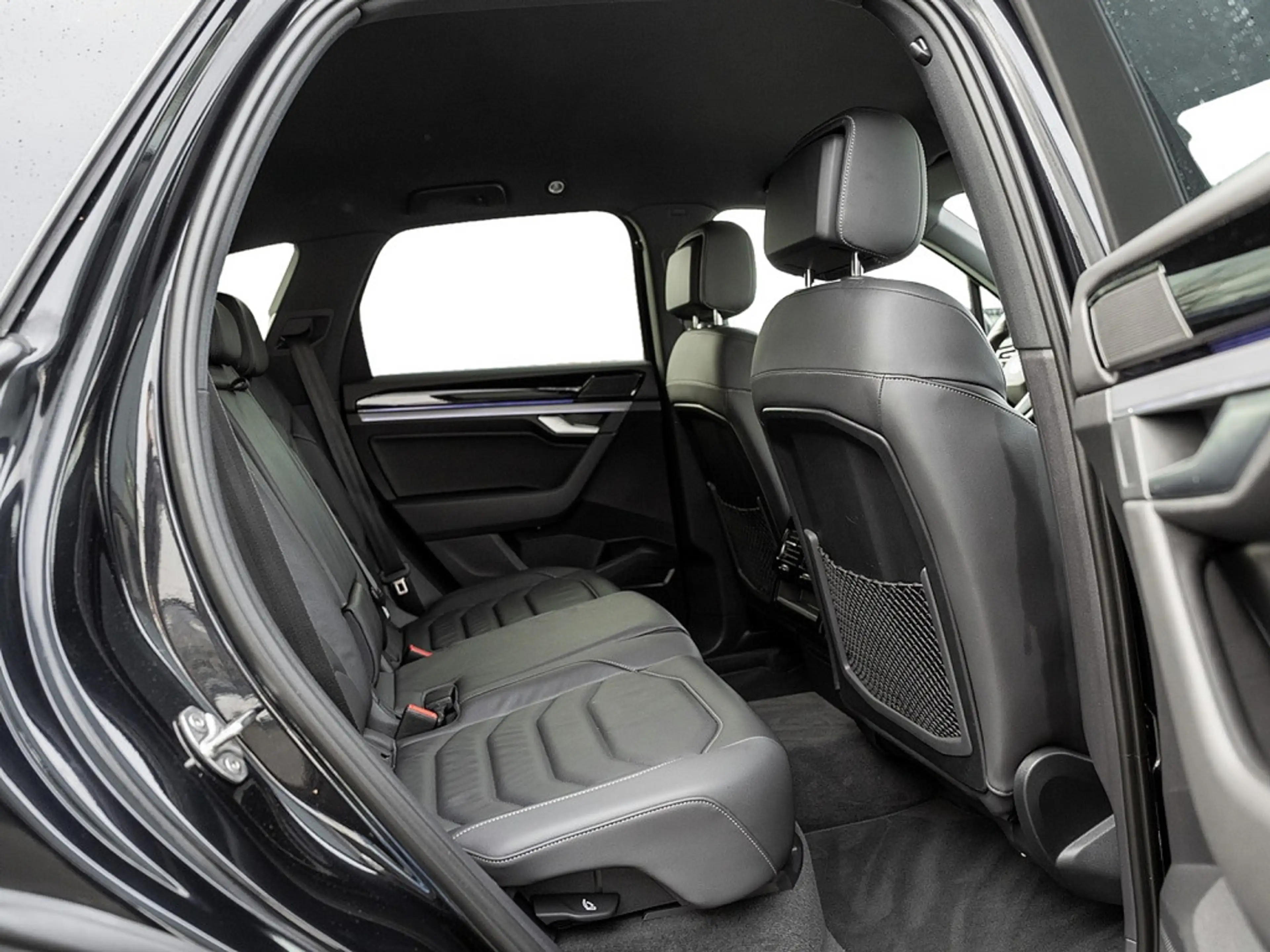 Volkswagen Touareg 3.0 TDI R-Line 4M AHK KAM LUFT GRA PD — photo 5