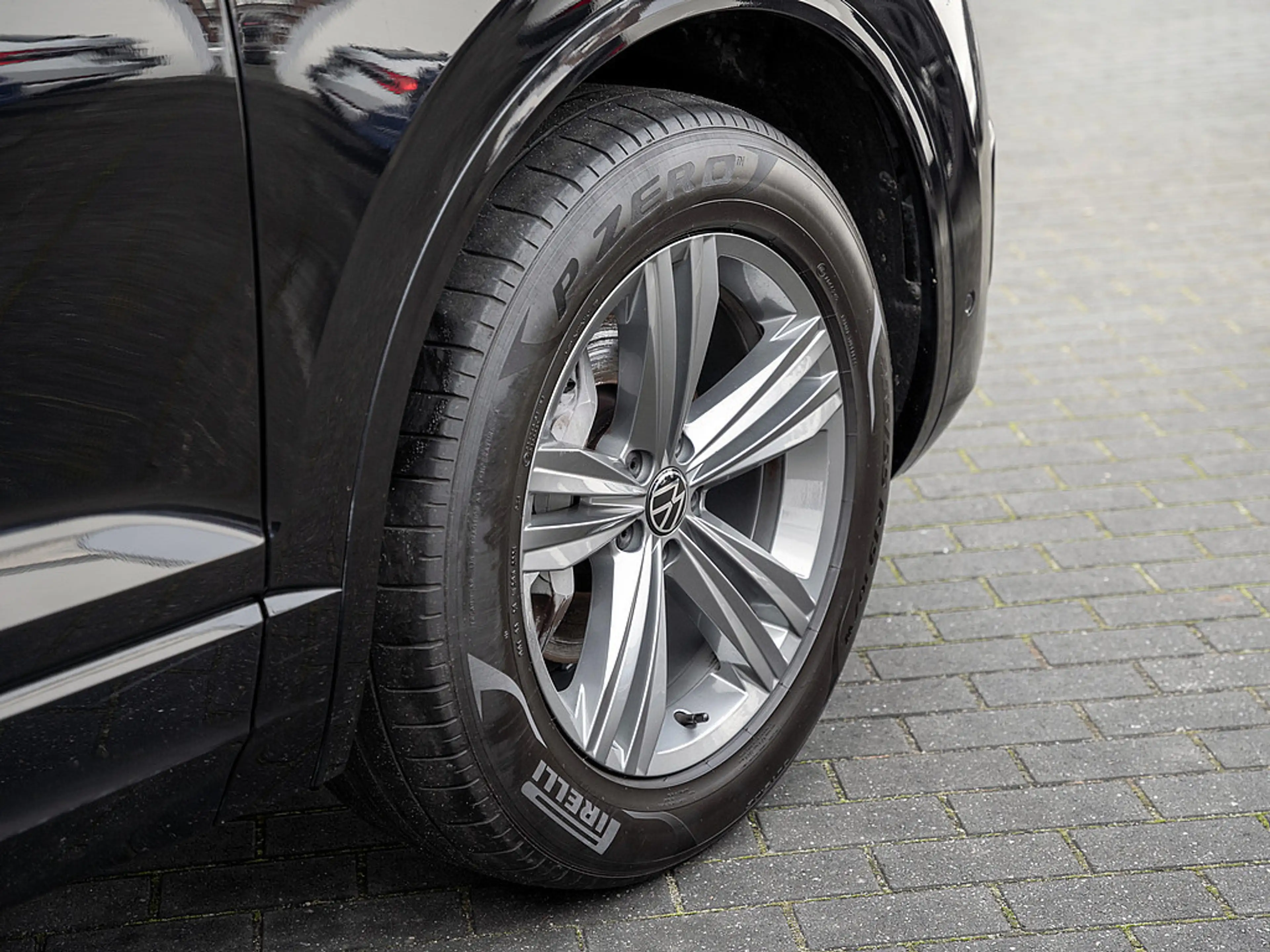 Volkswagen Touareg 3.0 TDI R-Line 4M AHK KAM LUFT GRA PD — photo 6