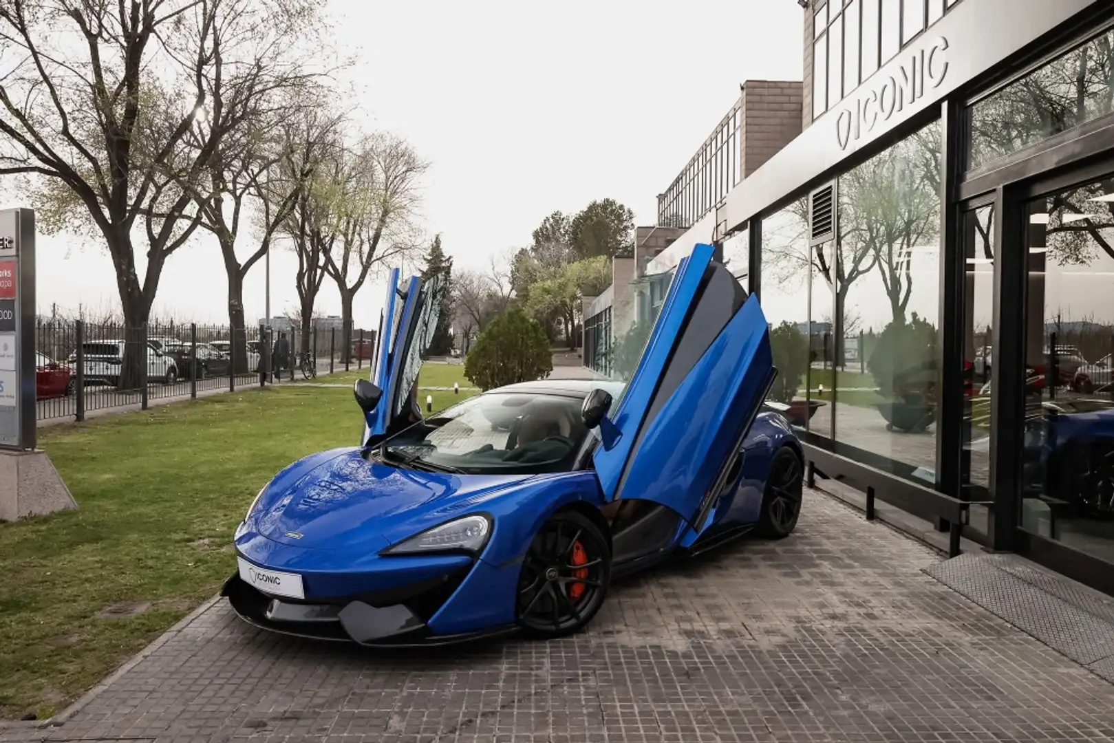 McLaren 570S Spider Blu/Azzurro - 1