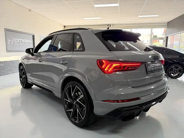 Audi RS Q3 view 8