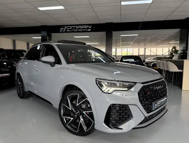 Audi RS Q3 view 5