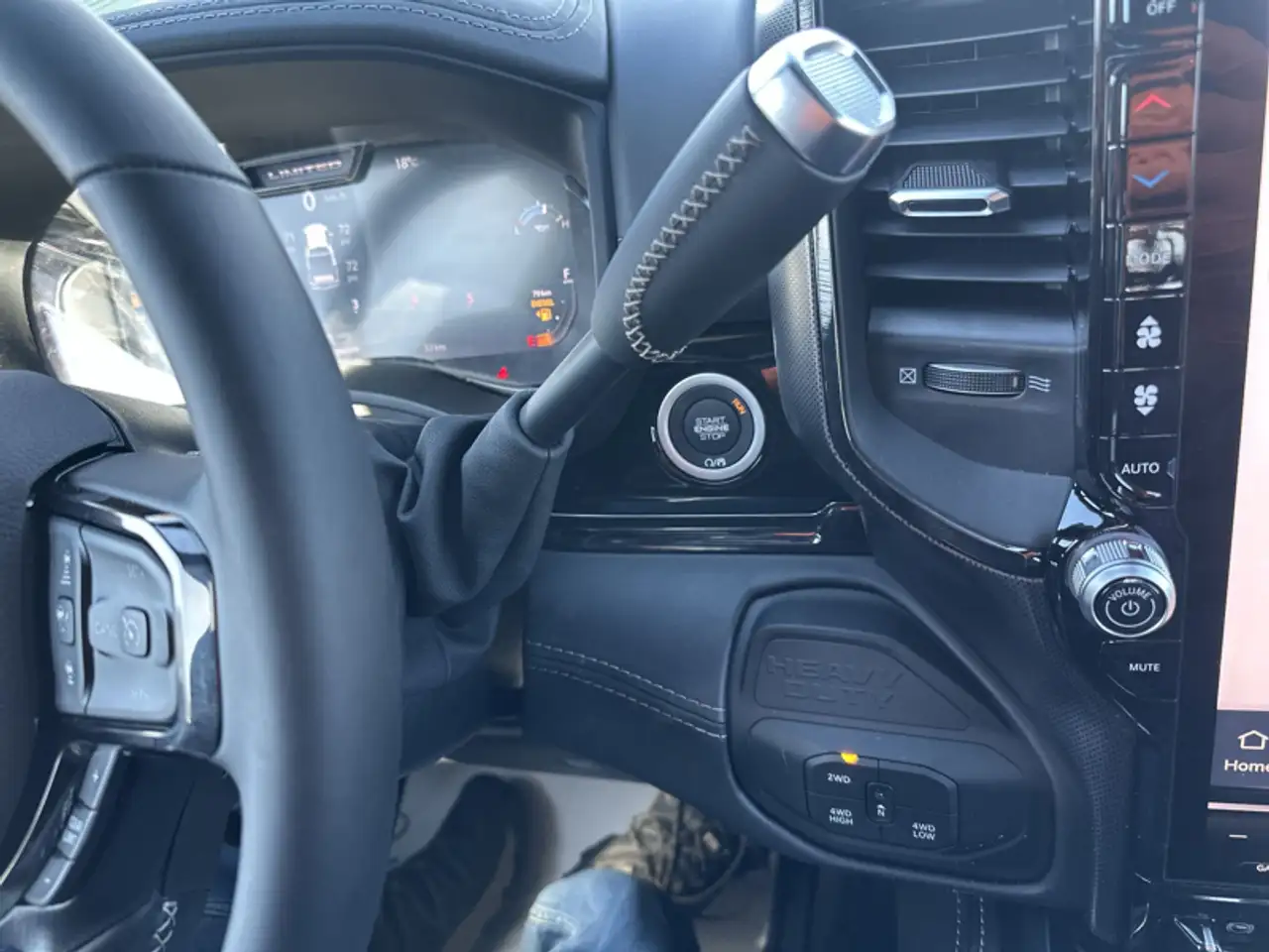 RAM 2500 снимка RAM 2500