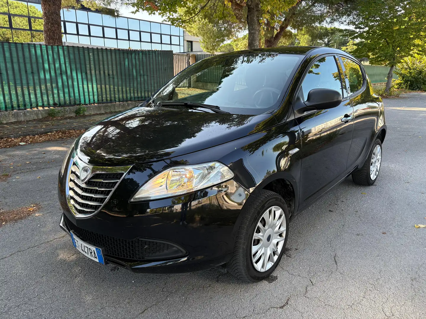 Lancia Ypsilon Ypsilon 0.9 t.air Silver ecochic metano 80cv Nero - 1