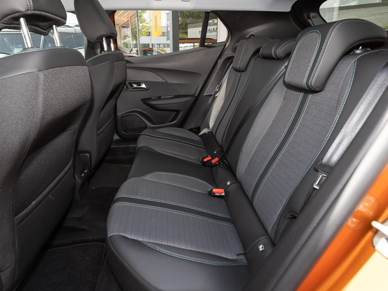 Peugeot e-2008 2008-e 136 Allure +ELEKTRO+OBC11KW+RFK+SHZ+NAVI+ — photo 14
