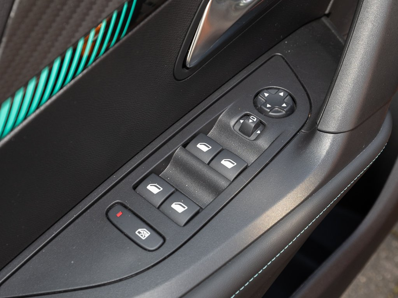 Peugeot e-2008 2008-e 136 Allure +ELEKTRO+OBC11KW+RFK+SHZ+NAVI+ — photo 7