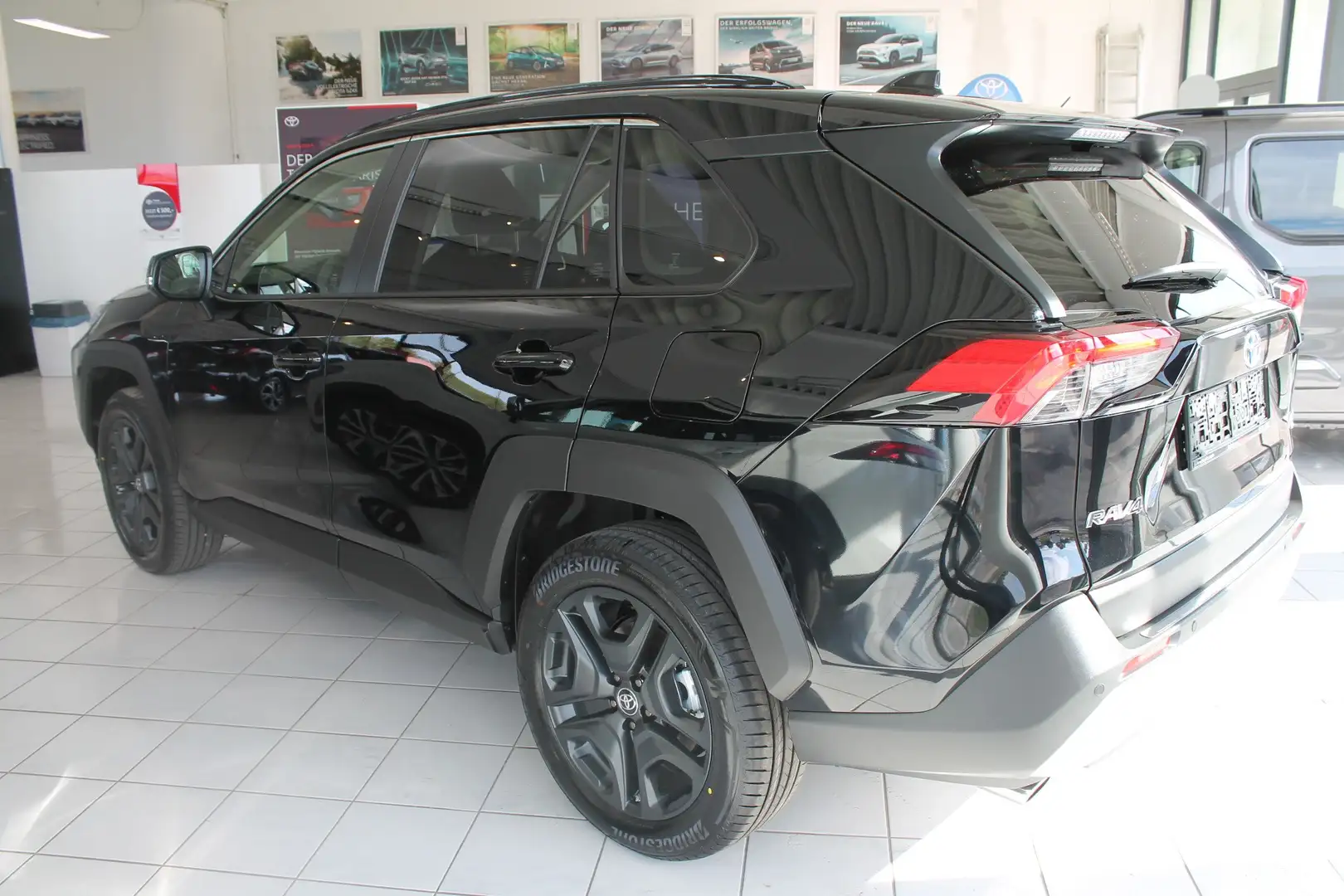 Toyota RAV 4 2,5 VVT-i Hybrid AWD Aut. Adventure Schwarz - 2