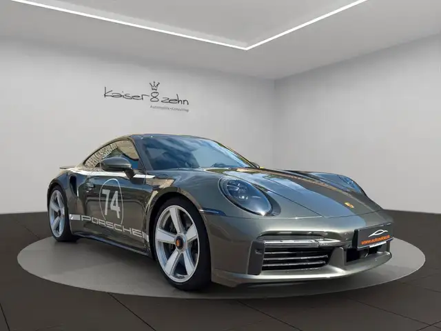 Porsche 911 view 3