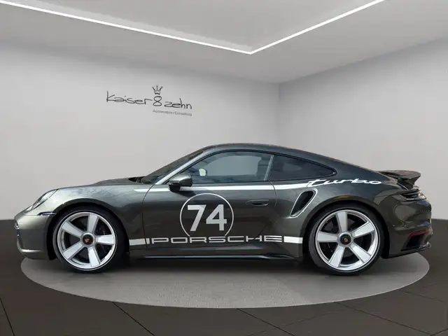 Porsche 911 view 2