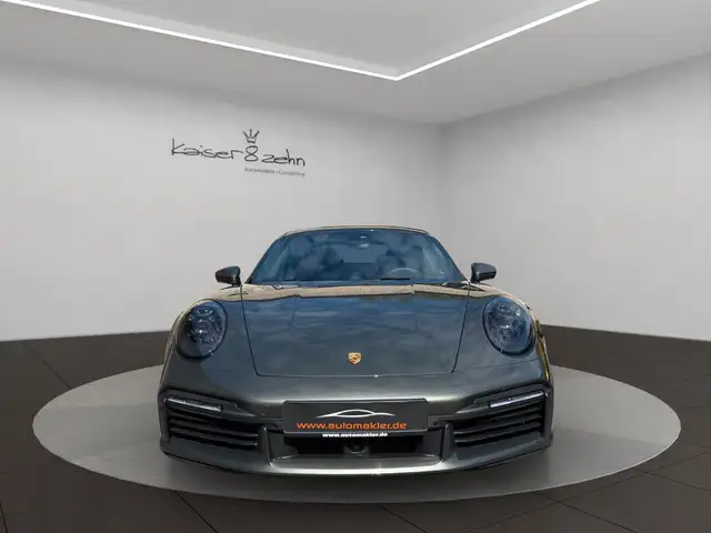 Porsche 911 view 4