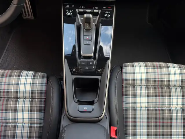 Porsche 911 view 15