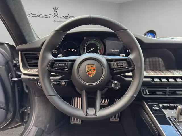 Porsche 911 view 13