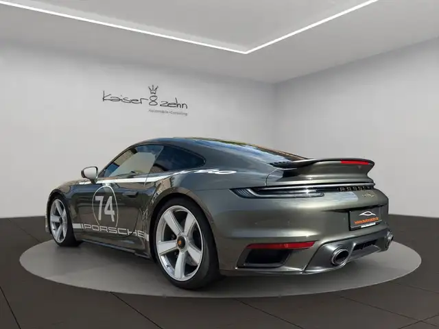 Porsche 911 view 6