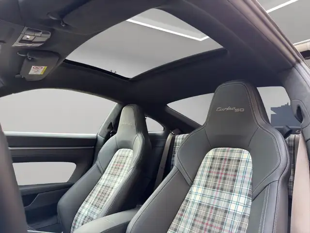 Porsche 911 view 9