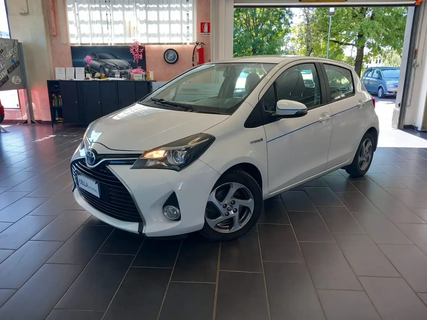 Toyota Yaris Yaris 5p 1.5h Active my16 Blanc - 1