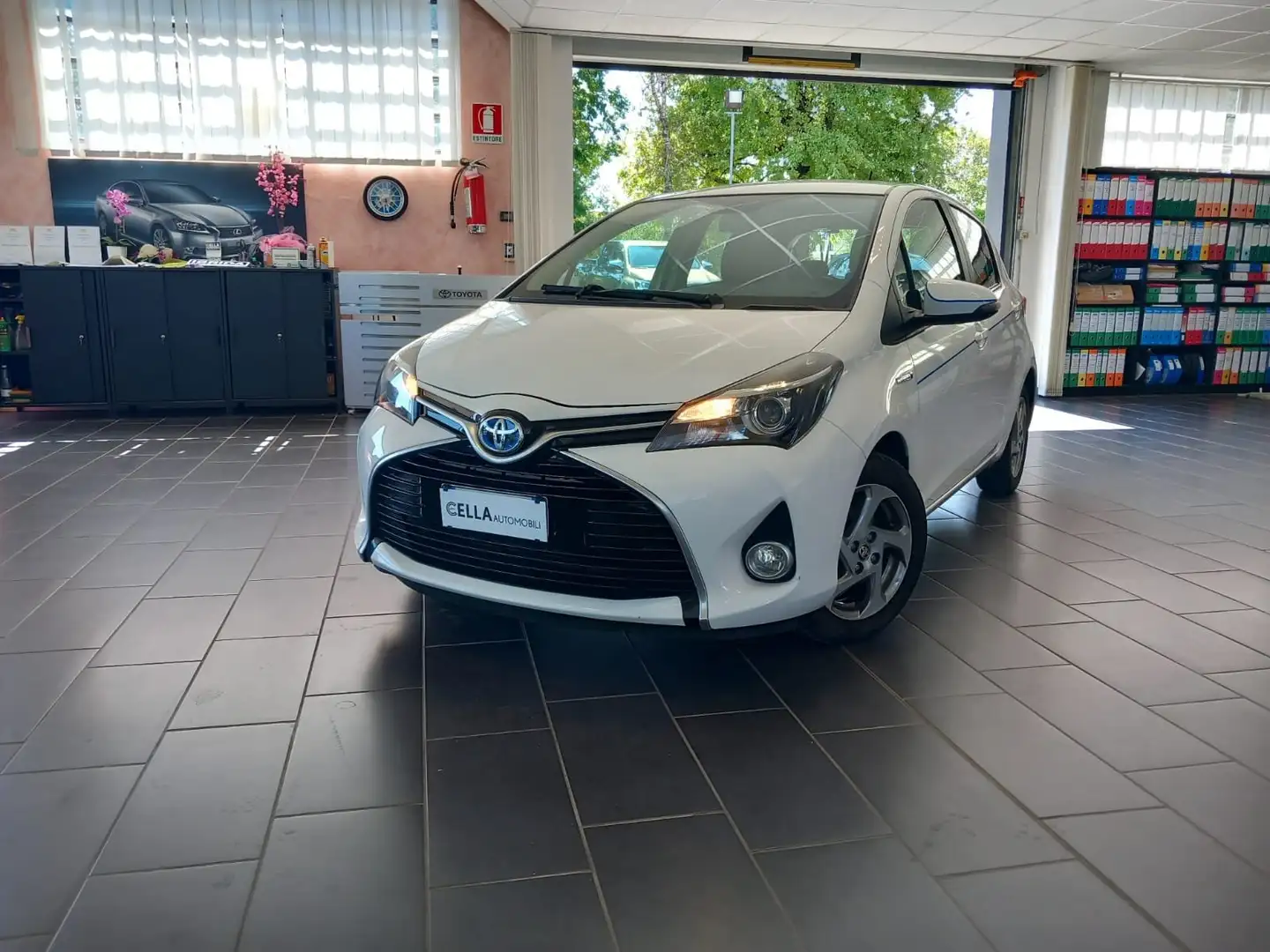 Toyota Yaris Yaris 5p 1.5h Active my16 Blanc - 2