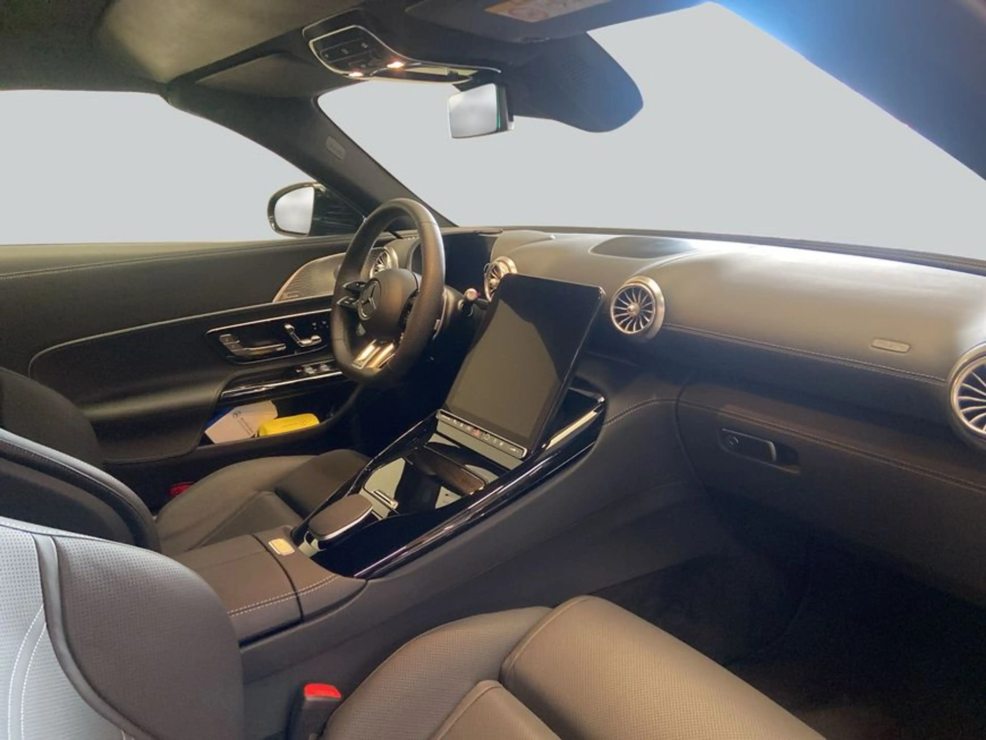 Mercedes-Benz SL 63 AMG SL-Klasse — photo 15