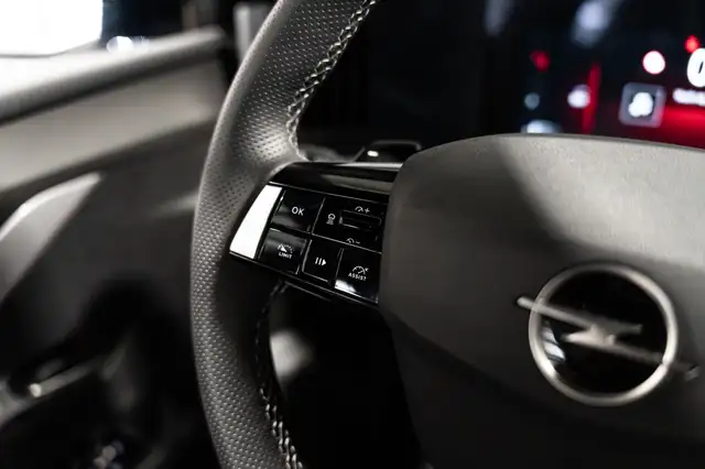 Opel Astra view 12