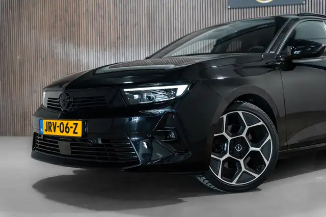 Opel Astra view 2