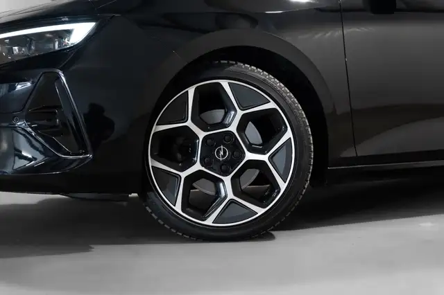 Opel Astra view 3