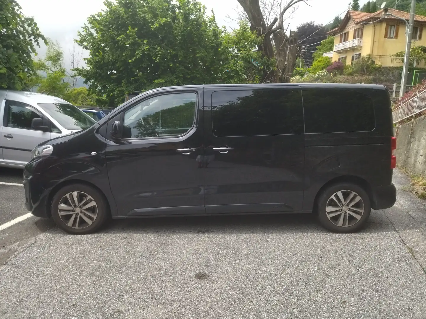 Peugeot Traveller Allure Nero - 1