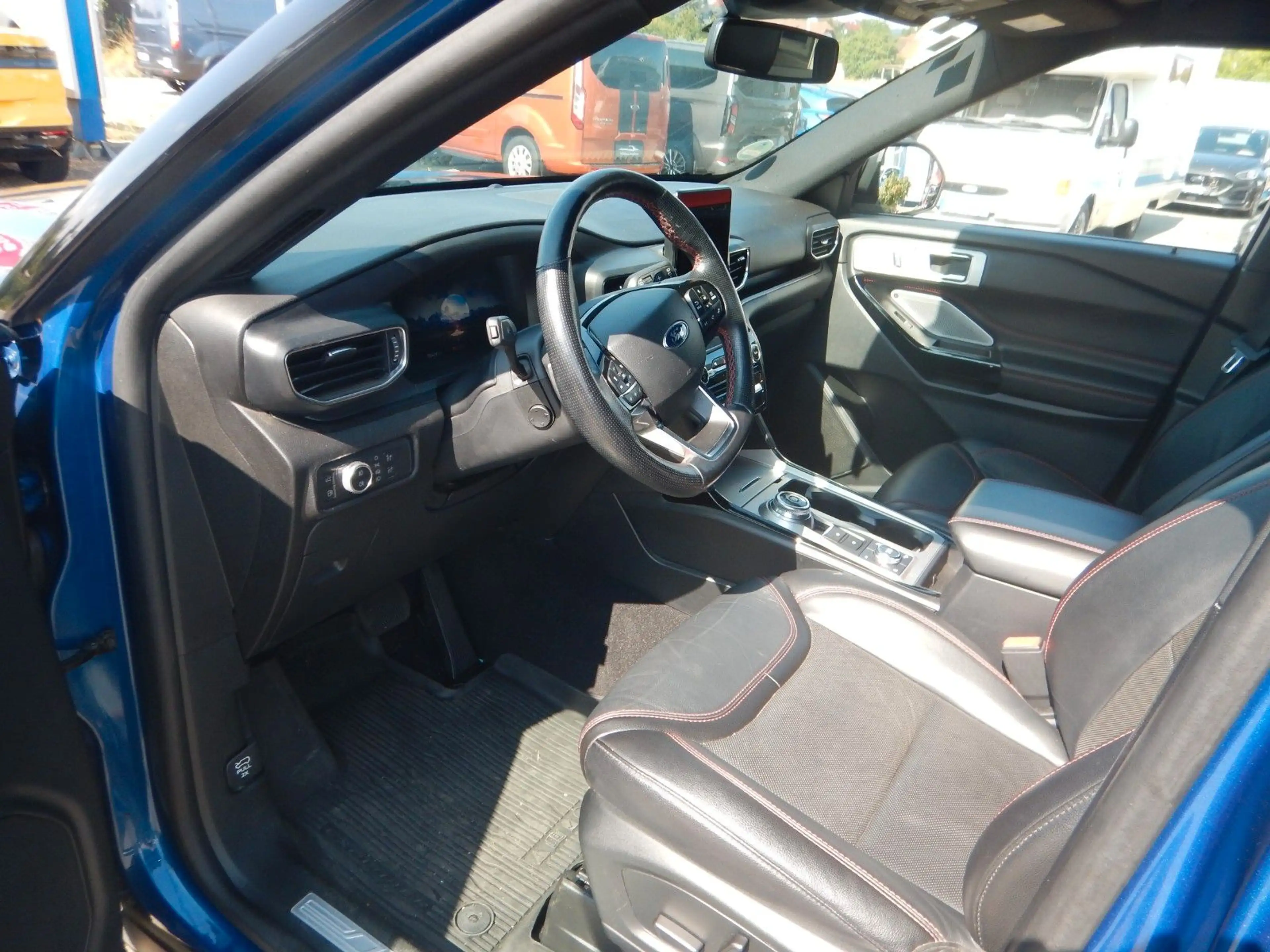Ford Explorer ST-Line Plug-in-Hybrid 4x4 AHK PanoDach — photo 12