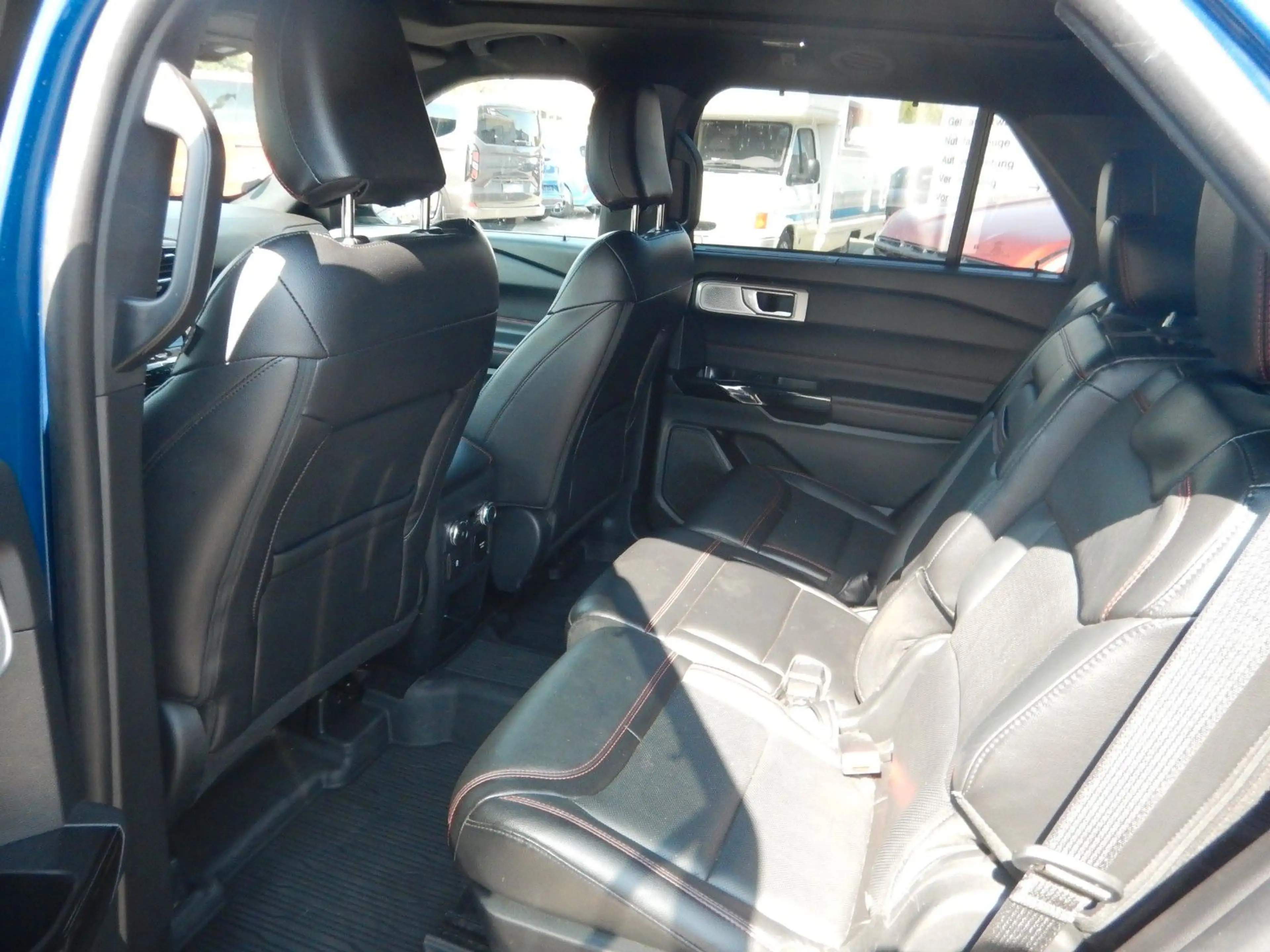 Ford Explorer ST-Line Plug-in-Hybrid 4x4 AHK PanoDach — photo 10