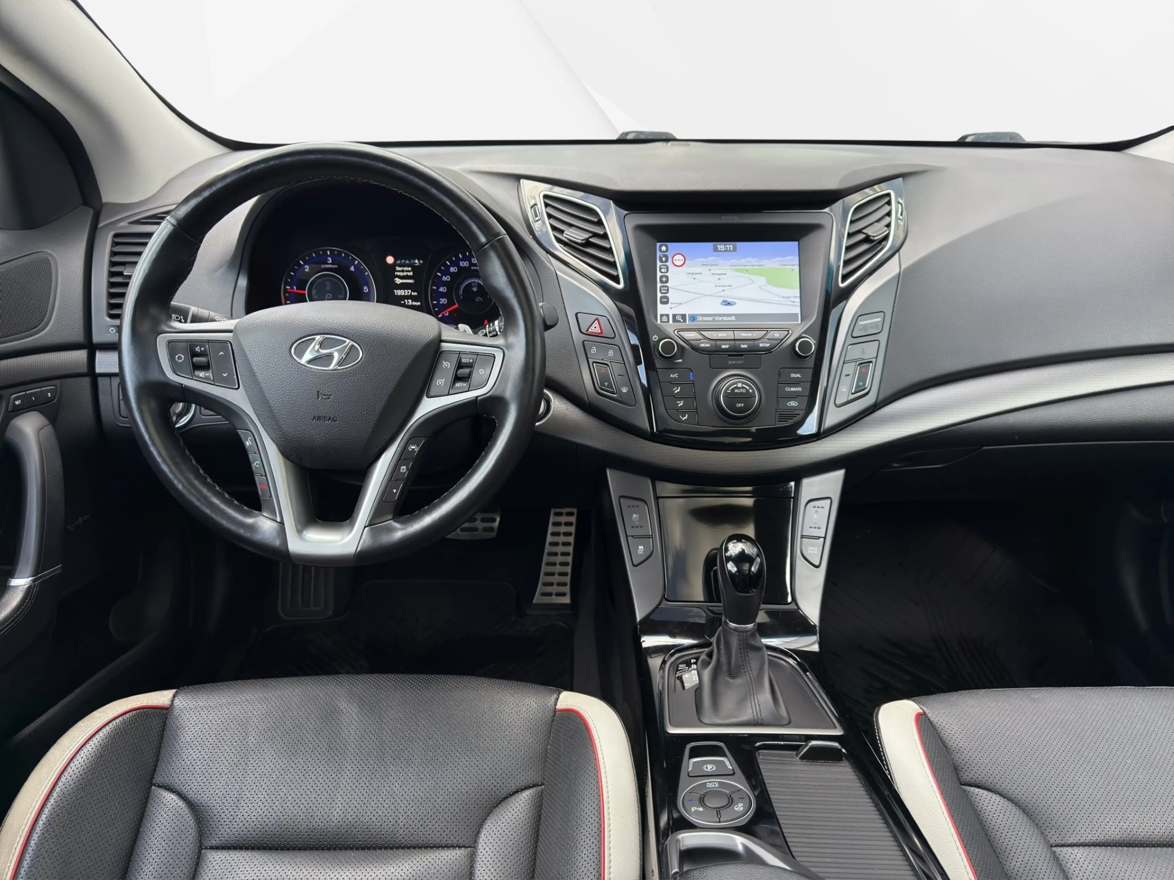 Hyundai i40 1,6 CRDi Level 6 DCT — photo 15