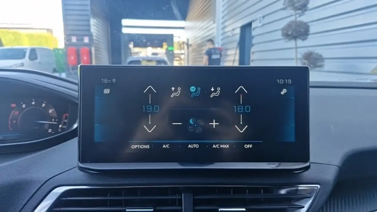 Peugeot 3008 3008 — photo 21