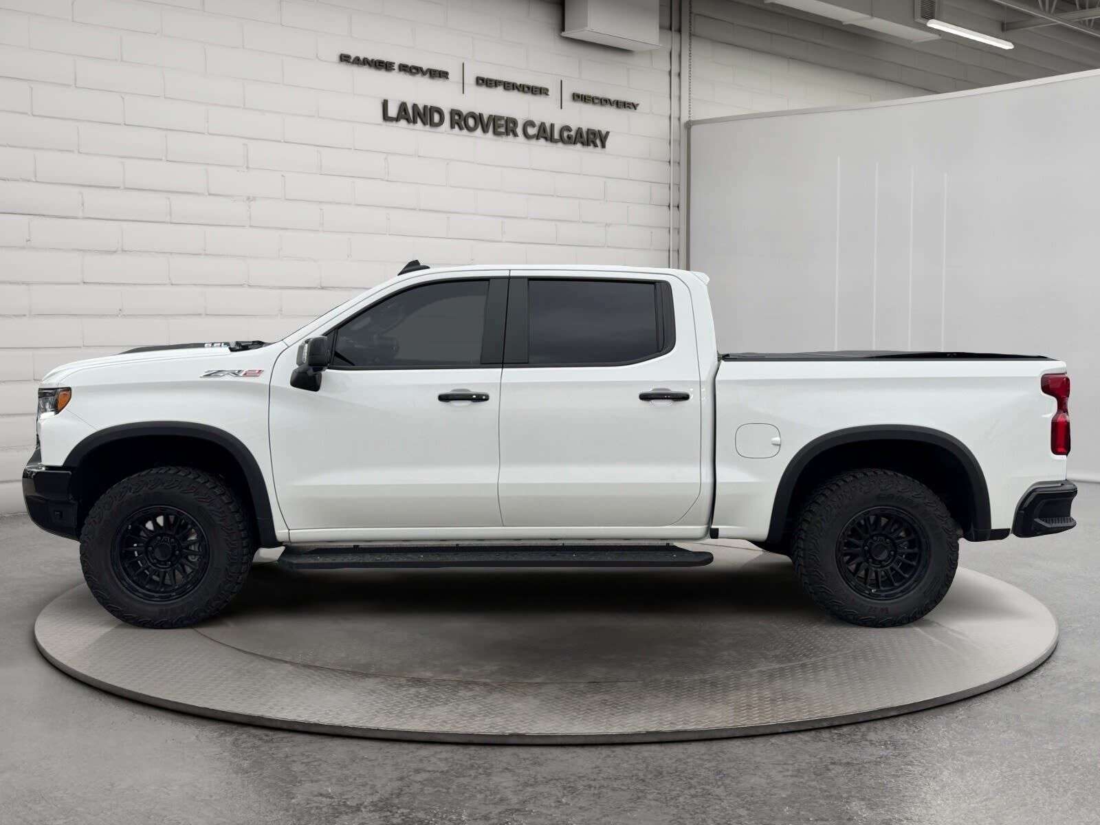 2023 Chevrolet Silverado 1500 ONE OWNER - NO ACCIDENTS - LOW MILEAGE — снимка 1