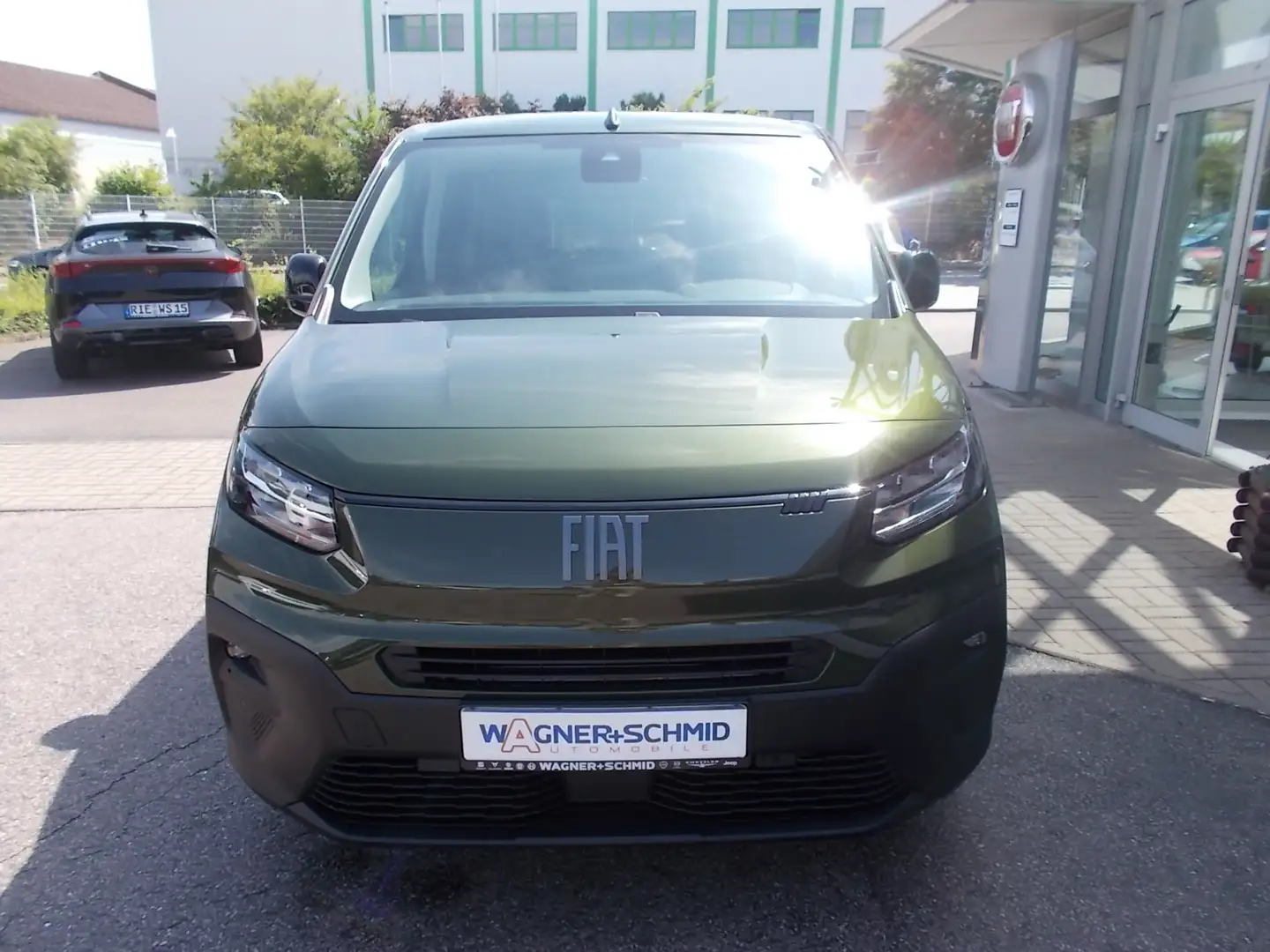 Fiat Doblo Kombi L2 1.5 HDi 130 PS Automatik + 7 Sitze Grün - 2
