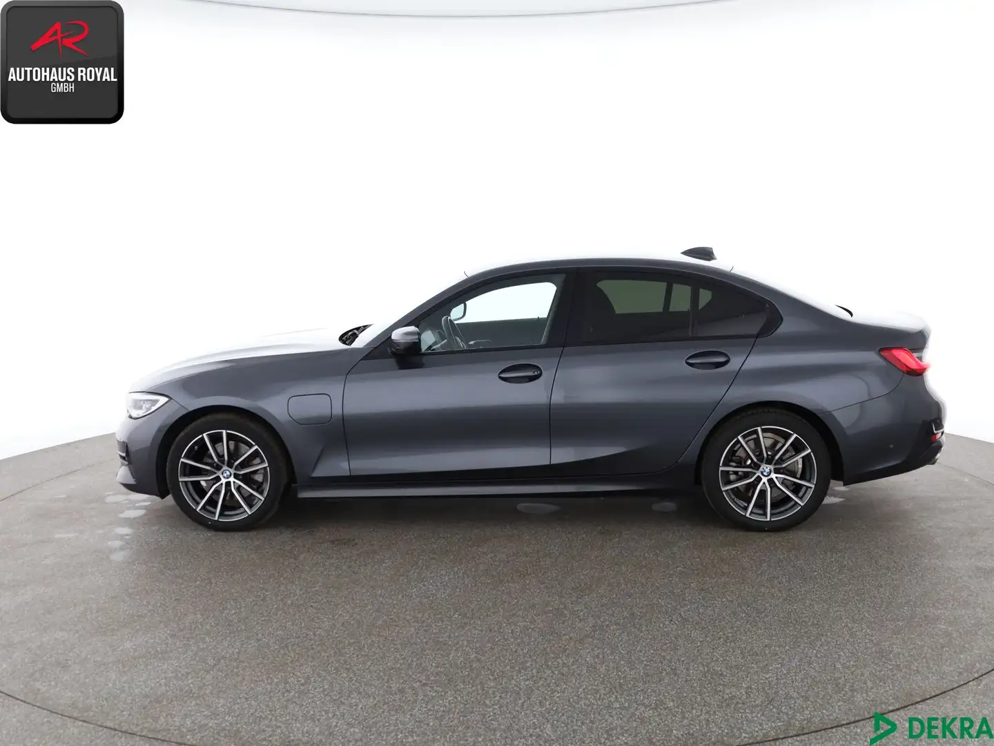 BMW 320 320 e M LENKRAD LASER,HEADUP,KAMERA,KEYLESS,1.HD Šedá - 2