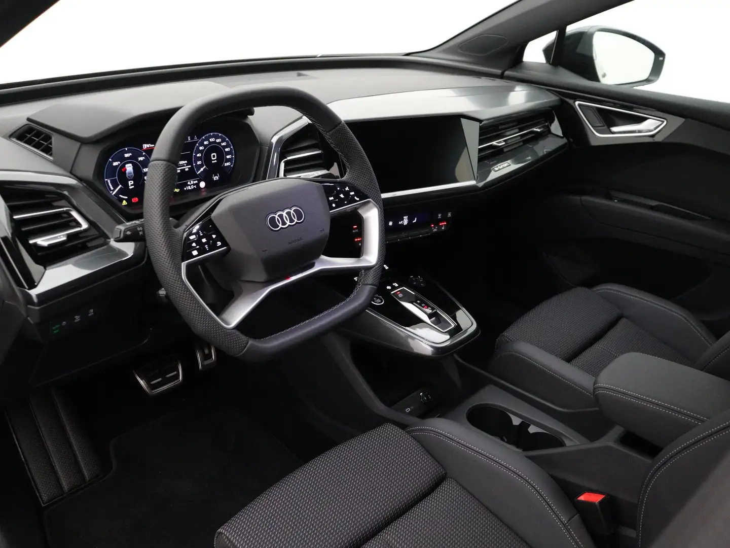 Audi Q4 e-tron S edition 45 82 kWh 210 kW / 286 PK Noir - 2