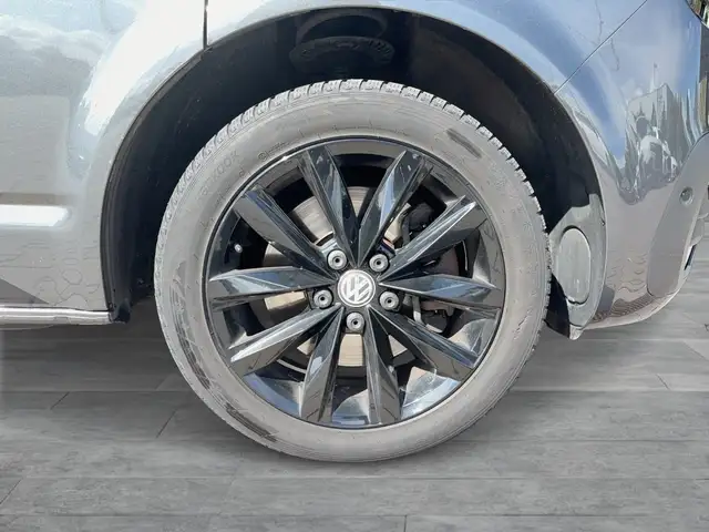 Volkswagen Multivan view 15