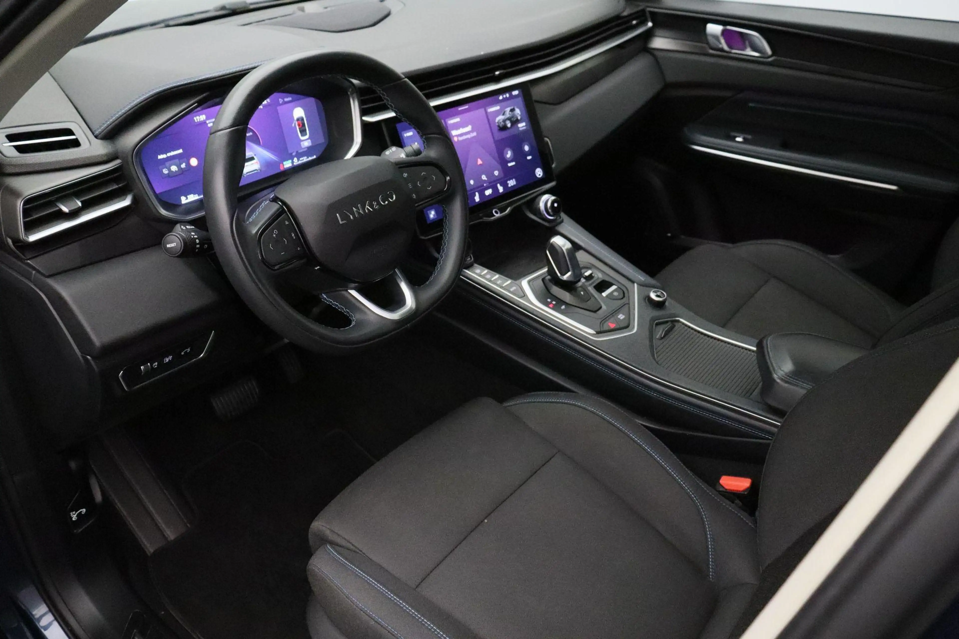 Lynk & Co 01 1.5 2023 Plug-In Hybrid | 360 Camera | Infinity | — photo 9