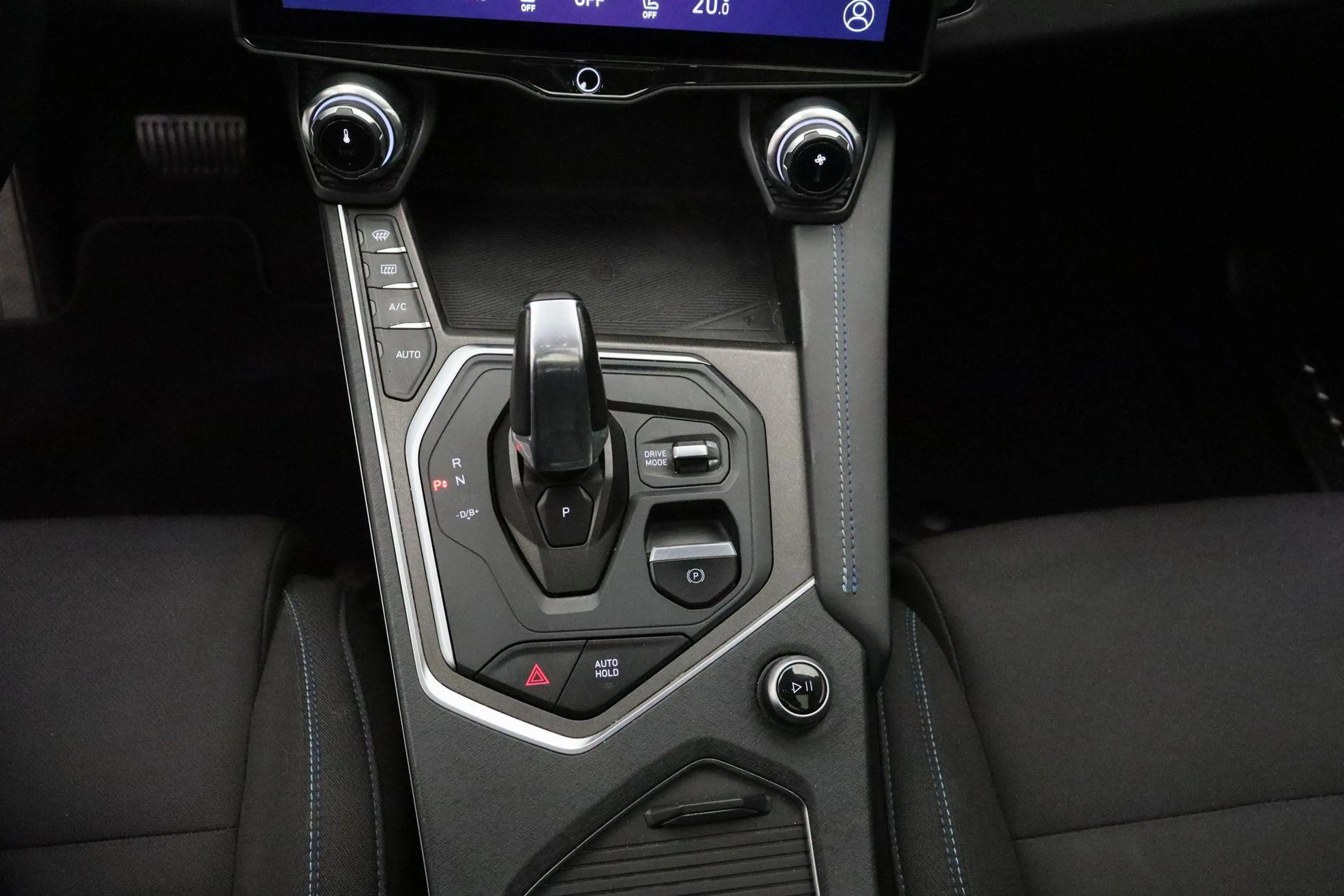 Lynk & Co 01 1.5 2023 Plug-In Hybrid | 360 Camera | Infinity | — photo 26