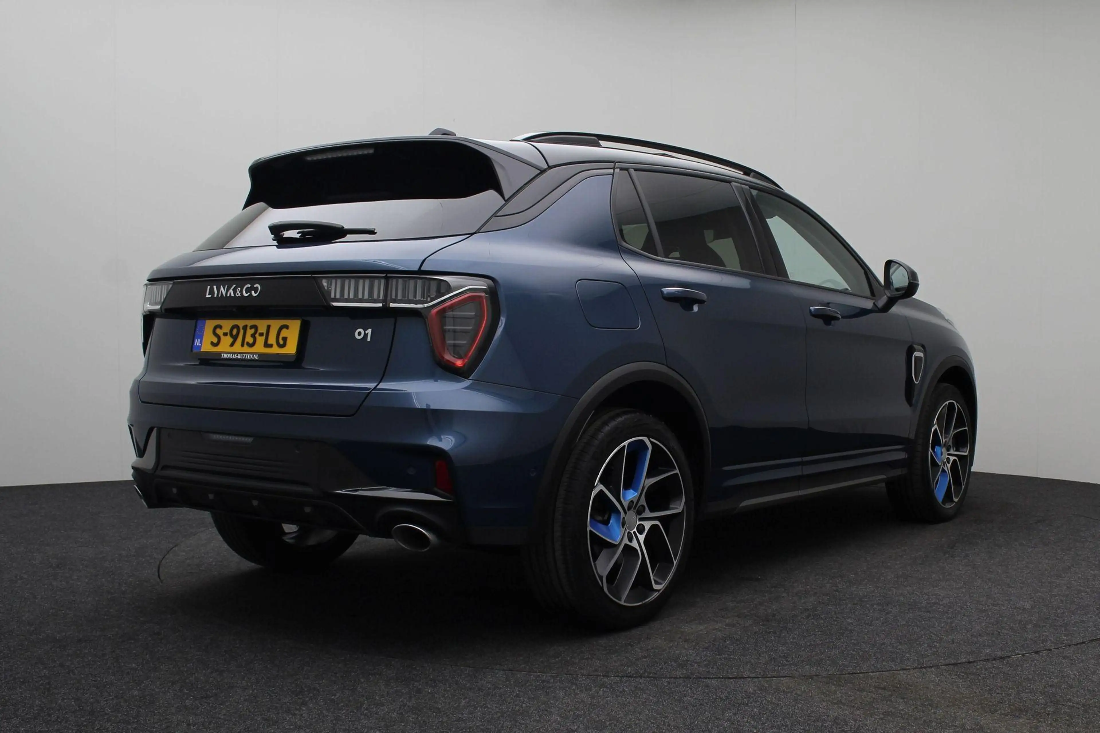 Lynk & Co 01 1.5 2023 Plug-In Hybrid | 360 Camera | Infinity | — photo 3