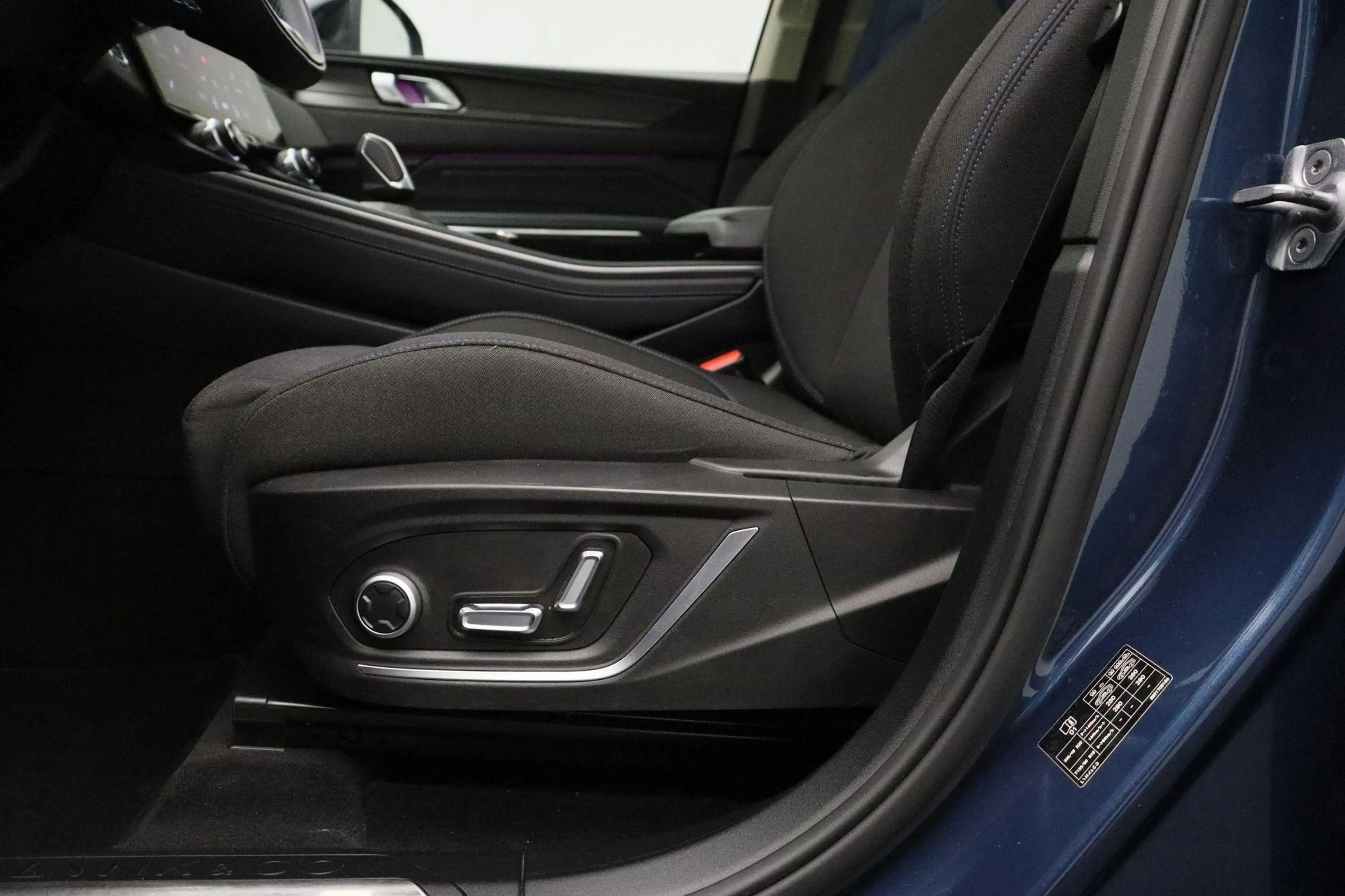 Lynk & Co 01 1.5 2023 Plug-In Hybrid | 360 Camera | Infinity | — photo 23