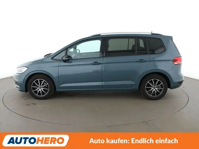 Volkswagen Touran view 3
