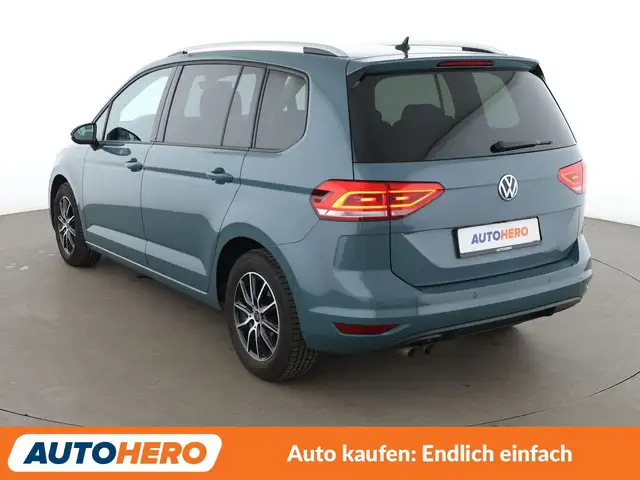 Volkswagen Touran view 4