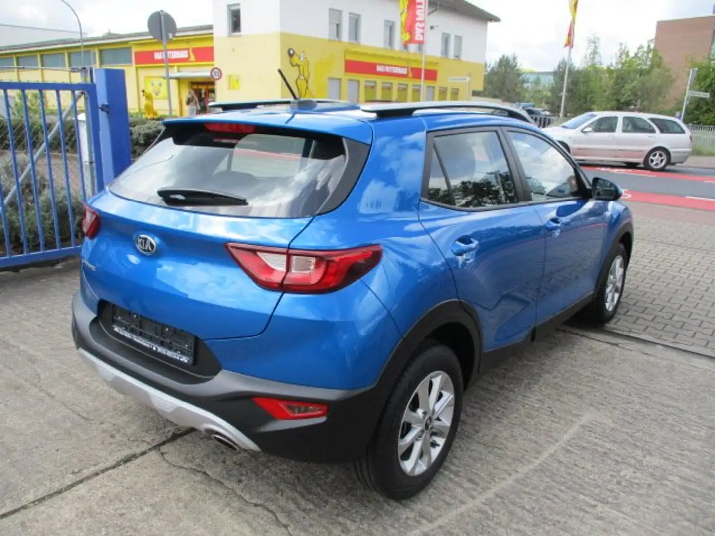 Kia Stonic 1.2i.Edition.Grüne Plakette.Klima.PDC.Wenig KM. Bleu - 2