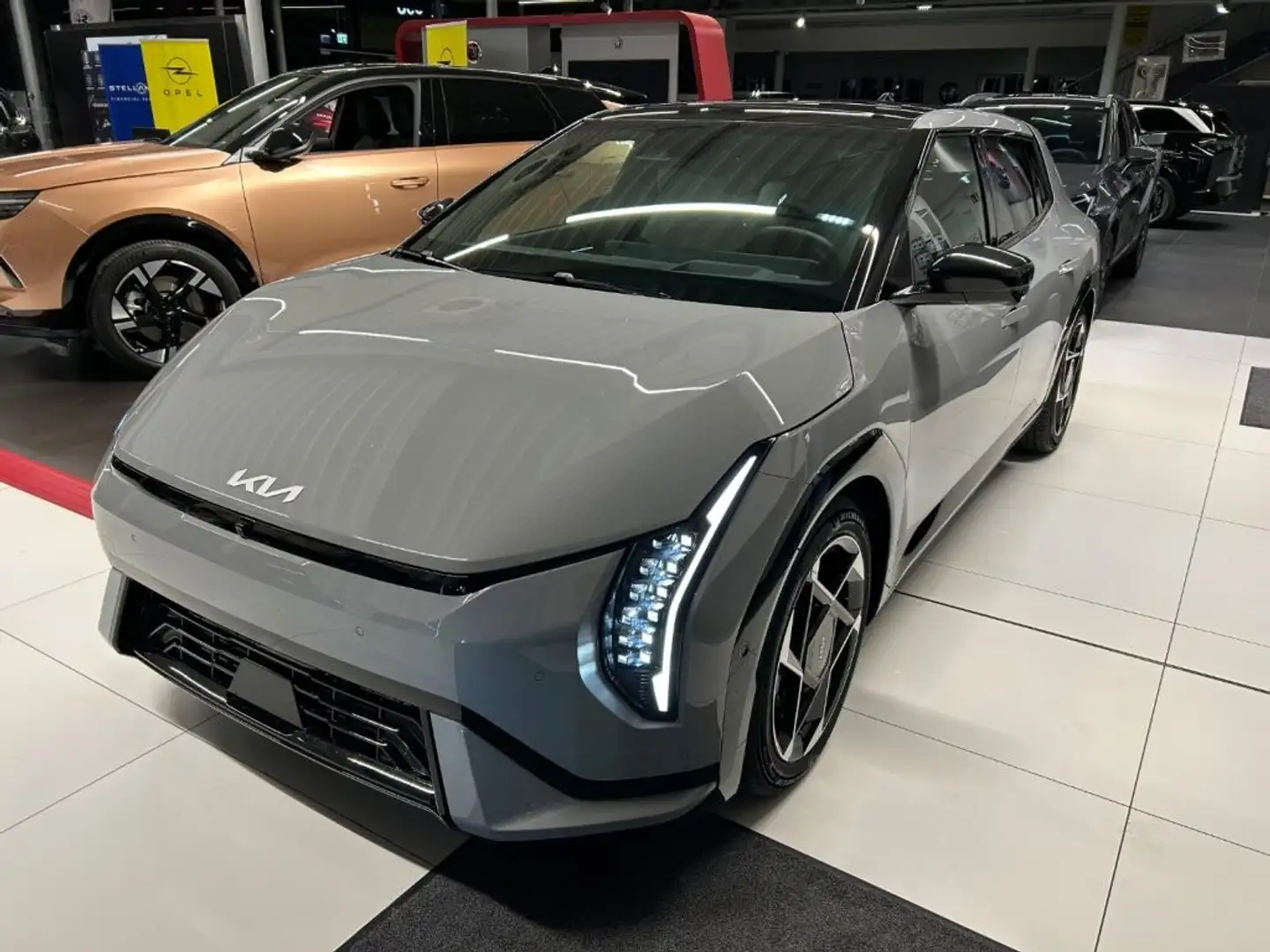 Kia EV4 HB FWD 81,4kWh GT-Line Grau - 1